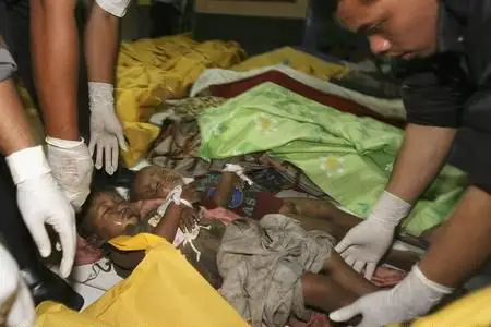 图文:无人认领尸体在停尸间中被集中起来