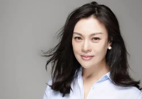 56岁史可近照曝光,风韵犹存依旧美,二嫁亿万富豪幸福至今