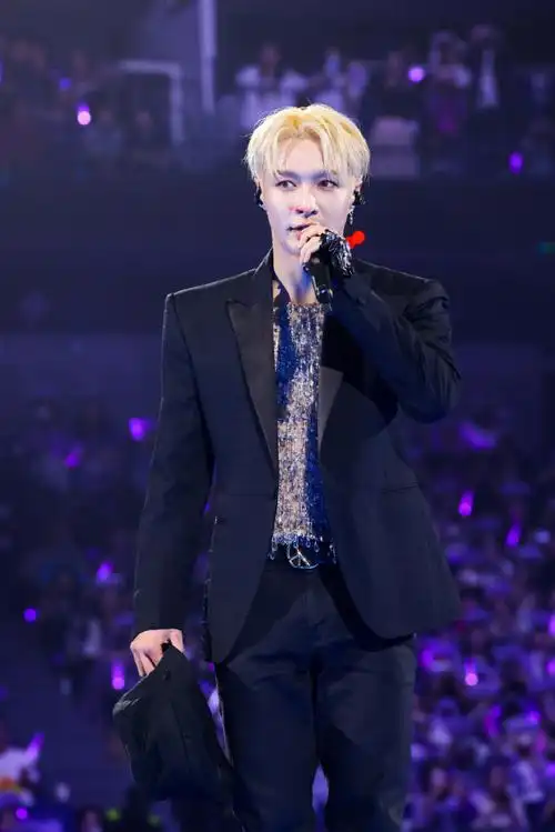 今夜,祝captain lay@张艺兴生日快乐.