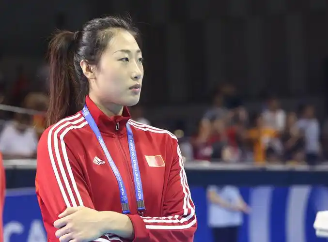 今年初首次入选中国女排且在世界女排联赛有过不错发挥的栗垚,最终