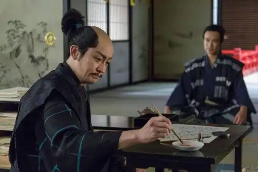 日本古代发型中间为啥剃光