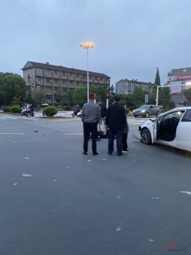 警惕丹阳接连发生多起车祸现场曝光