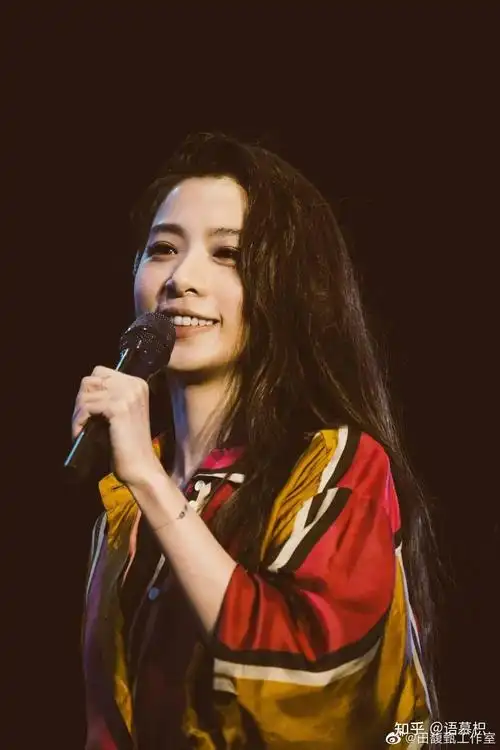 田馥甄网暴抑郁了?baby靠儿子拿捏前夫?杨幂被导演背刺?欧豪新恋情?