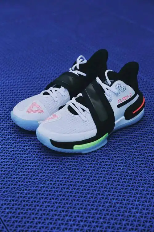 全新前掌科技搭配大碳板,匹克态极闪现2.0初体验如何?