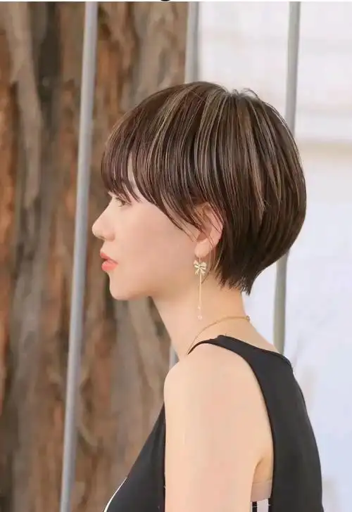 蓬松自然还有线条感,到最好的短碎发还属于立体短碎发