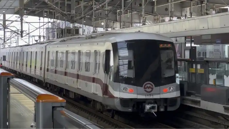 上海地铁9号线触网挂冰 部分区段停止运营_因触网挂冰!