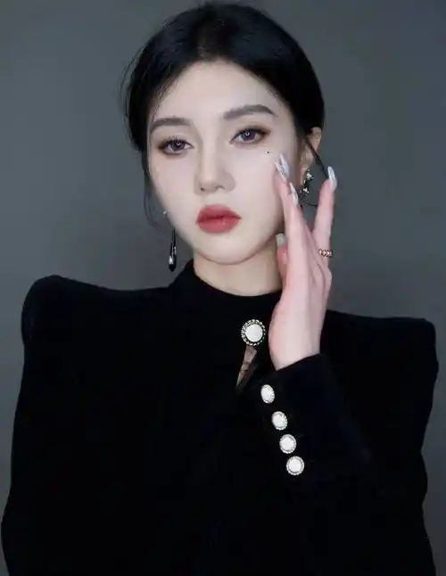 抖音 @彦儿ost传媒元创空间孵化的彦儿工作室,两年