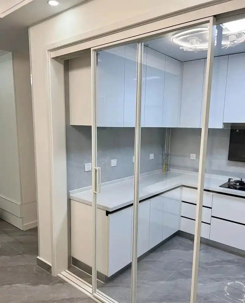 厨房门颜值担当.极窄边框地轨推拉门,三联动推拉门.选购经验 - 抖音