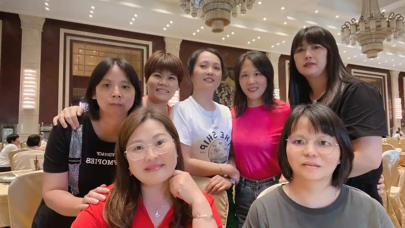 记录相聚时光 #小学女同学也是同村姐妹小聚#时光不老我们不 - 抖音