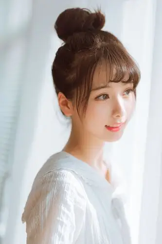 丸子头美少女甜美可爱写真图片