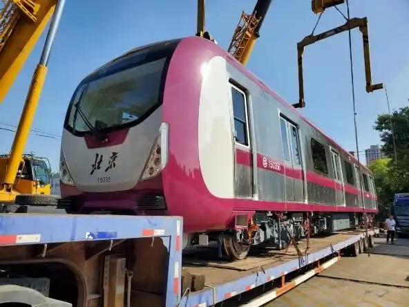 北京地铁15号线增购首列车顺利出厂-集团新闻-北京轨道交通技术装备