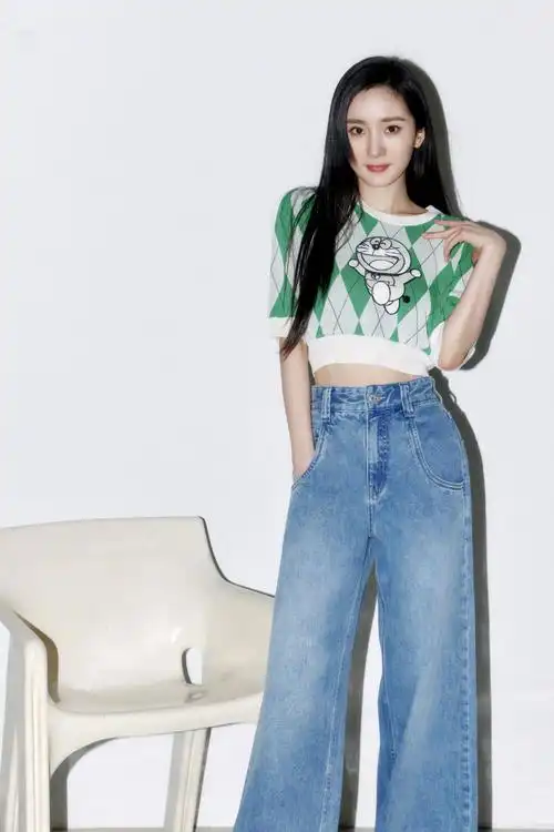 fb时髦资讯#@杨幂最新私服,身穿mo&co.