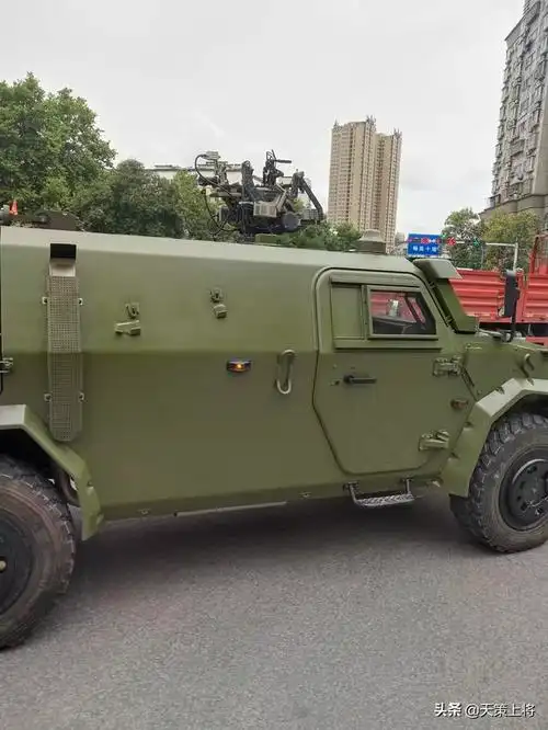 新一代东风猛士装甲越野车问世标配遥控武器站