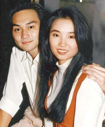 《现代爱情故事》原唱,52岁许秋怡仍是靓女,与张智霖为何分手?