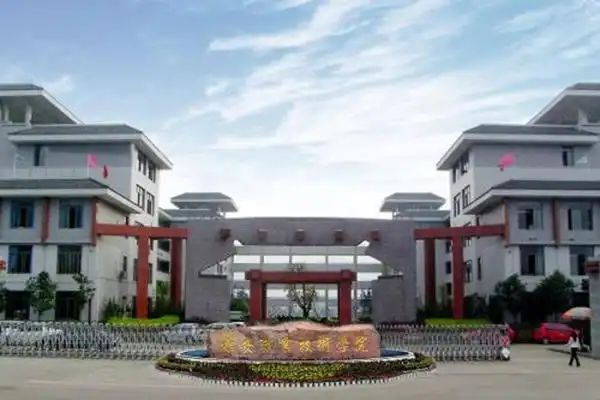 卫校是所有的卫生学校的简称,更是培养护士专业人才的地方.