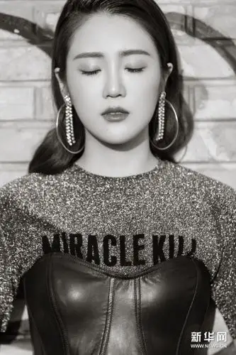 张可盈时尚大片曝光 摩登女孩气场全开