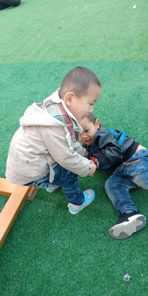 乐于助人的小朋友