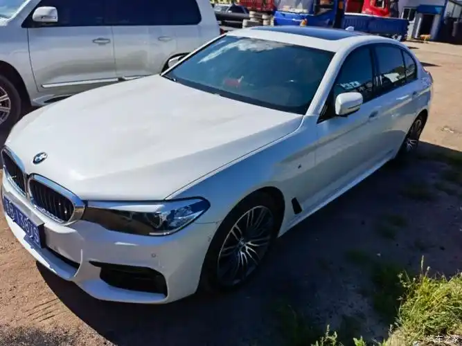 2019年8月上牌宝马530四驱指导价49万个人一手白色