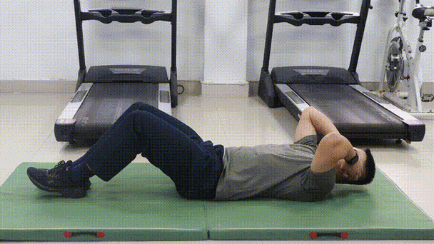 仰卧两头起06建议组数:25个一组×3组注意感受腹部发力不要借助身体