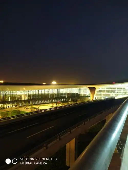 小伙自驾游北京大兴国际机场,绝对五星级标准,太壮观了!