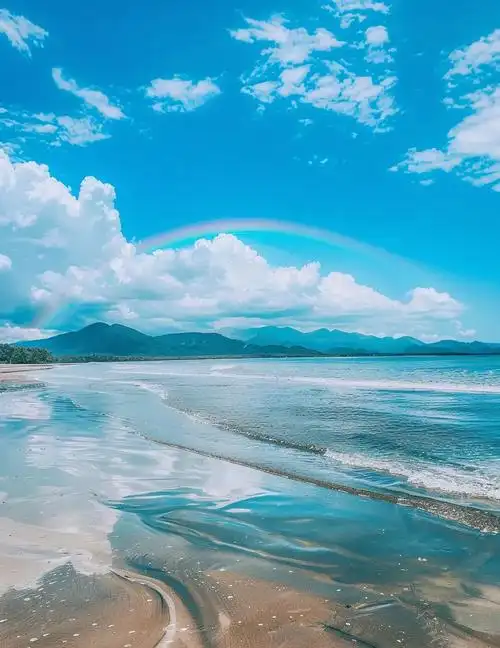 蓝天白云人来人往大海图片