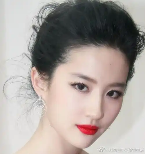 你的发际线和脸型配吗?美人尖适合方. 来自江南艺丽人植发医院 - 微博