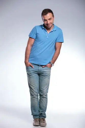 弯曲,休闲,男人,插兜,全身,年轻,站立,微笑,灰色背景