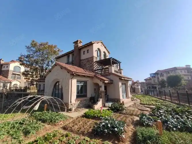 红莲湖高尔夫国际社区(别墅)4室2厅3卫180㎡南北90万