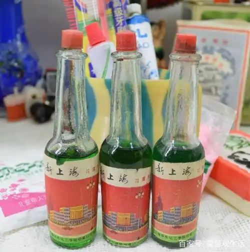 图中:老式海鸥牌洗发膏,这恐怕是我记得的第一种比较"专业"的洗头用品