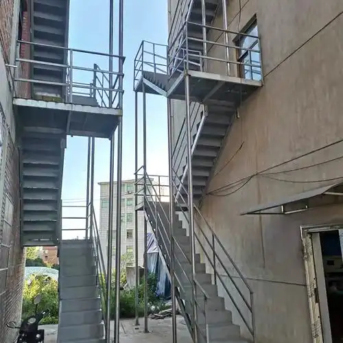 仓库铁楼梯