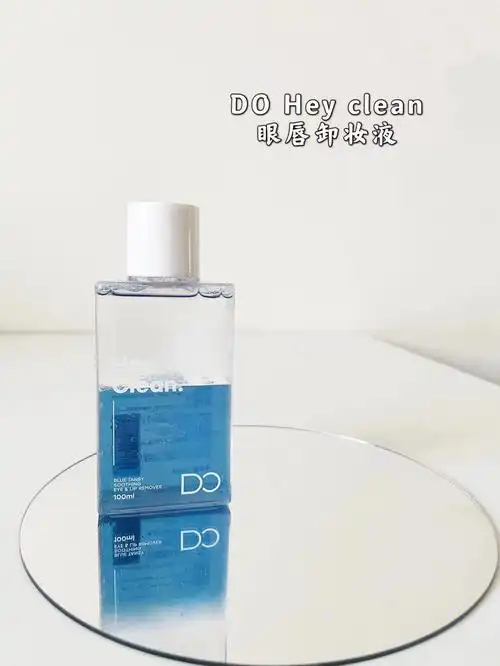 do家卸妆液水油分离,使用前需要先摇匀,浸湿化妆棉,湿敷10秒就连最难