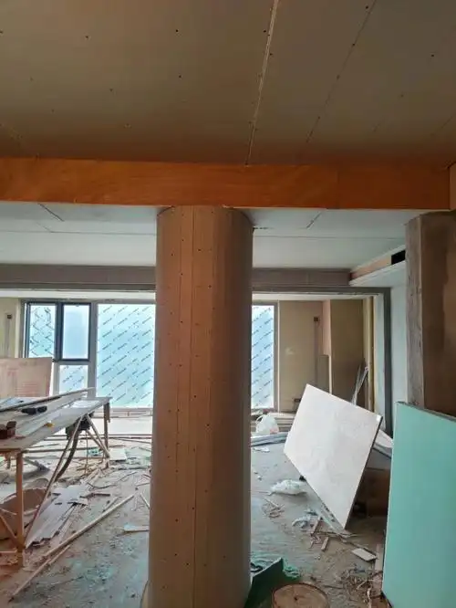 木工师傅人挺好的,挺有耐心,这个柱子包圆蛮费工的.