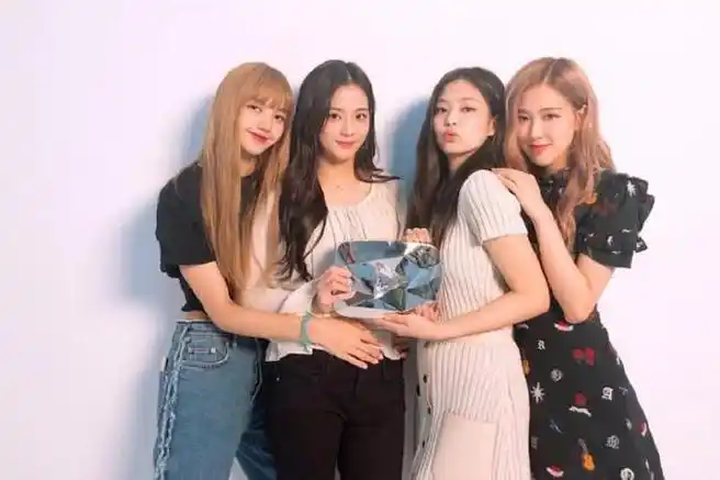 blackpink将维持四人组