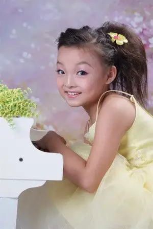 河南神童孔莹图片专集(一)音乐/孔莹 编制/雪劲松