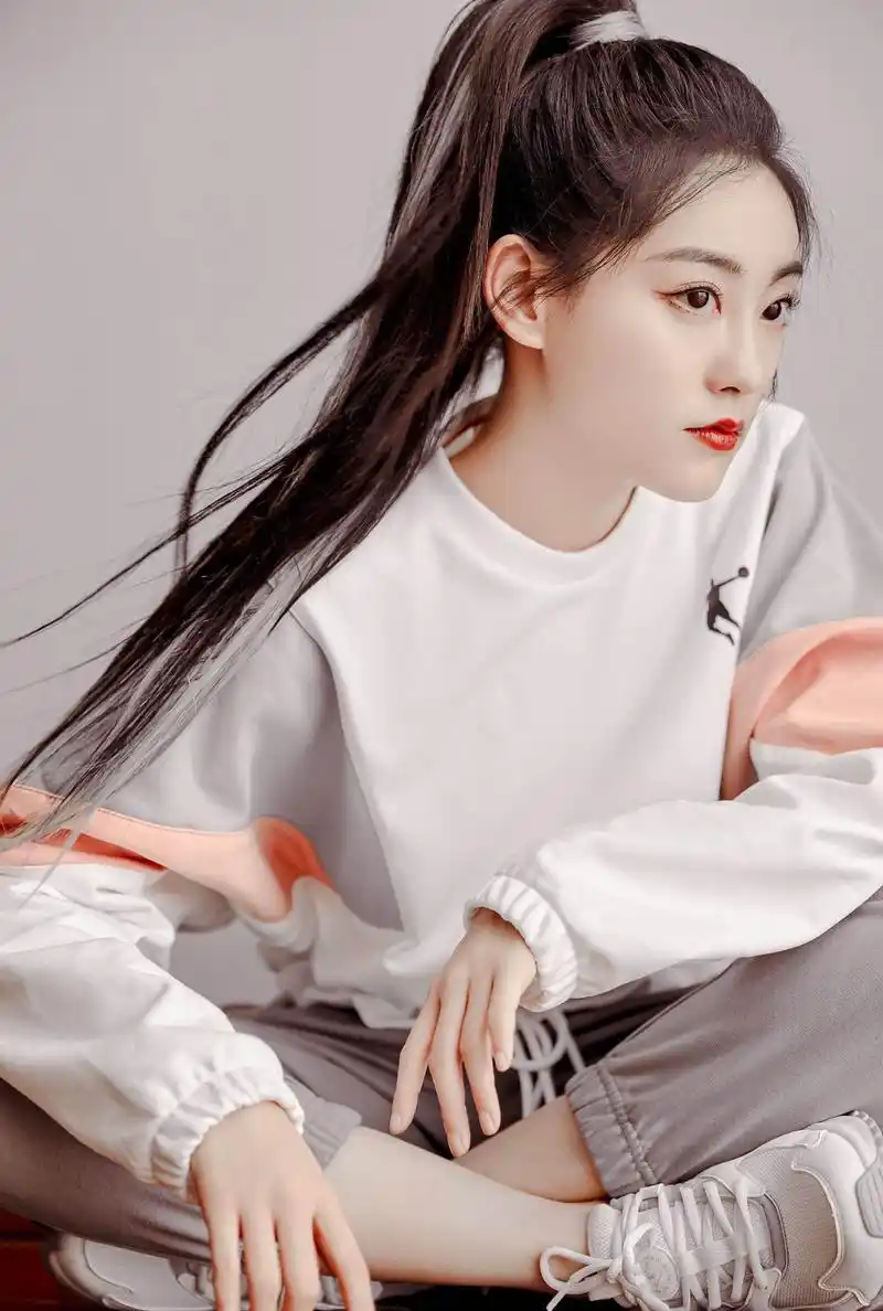 杨幂旗下的女艺人,我最爱她!长得好看,气质更是高级