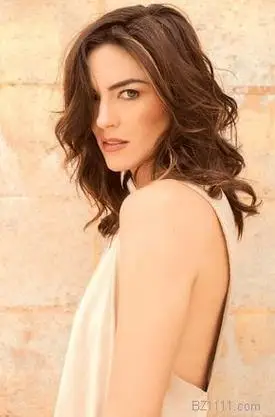 暗夜比邻星扮演者莫妮卡·甘德顿个人资料简介剧情介绍演员表宣传海报