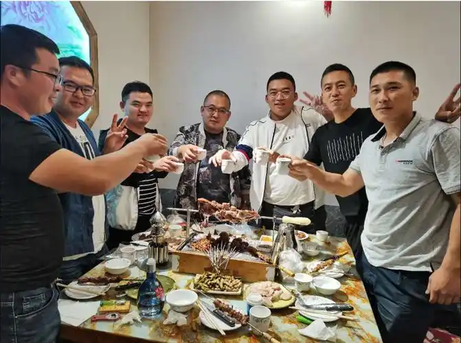 线下兄弟情一起网吧连坐找回当年感觉