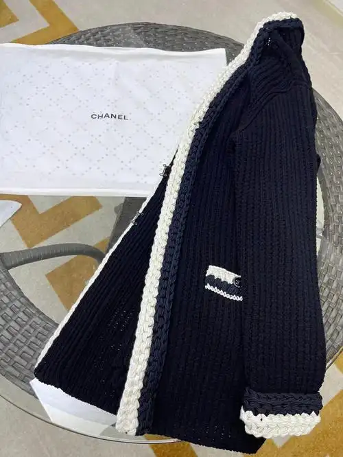 38 40#chanel  #秋冬穿搭  #手工编织毛衣  #开衫  #cc  #香奈儿