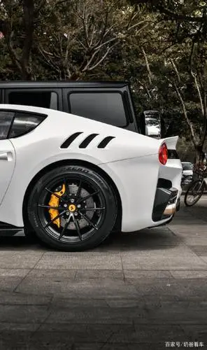 法拉利f12 tdf v12烈马