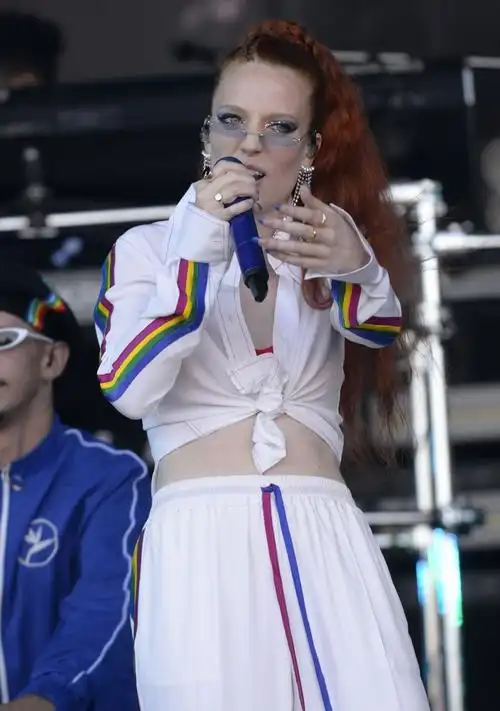 jess glynne performs at brighton pride in brighton 08/05/2018