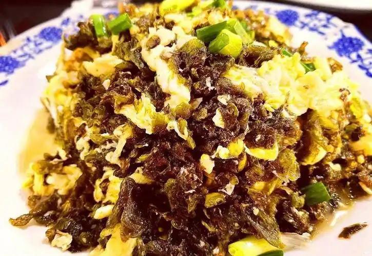 一鱼两吃,干菜玉米饼,红烧肉笋干,千岛湖野生鱼馆_农家_菊花菜_地衣