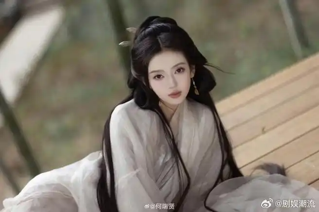 何瑞贤古言里的倾国倾城##何瑞贤古装倾城脸