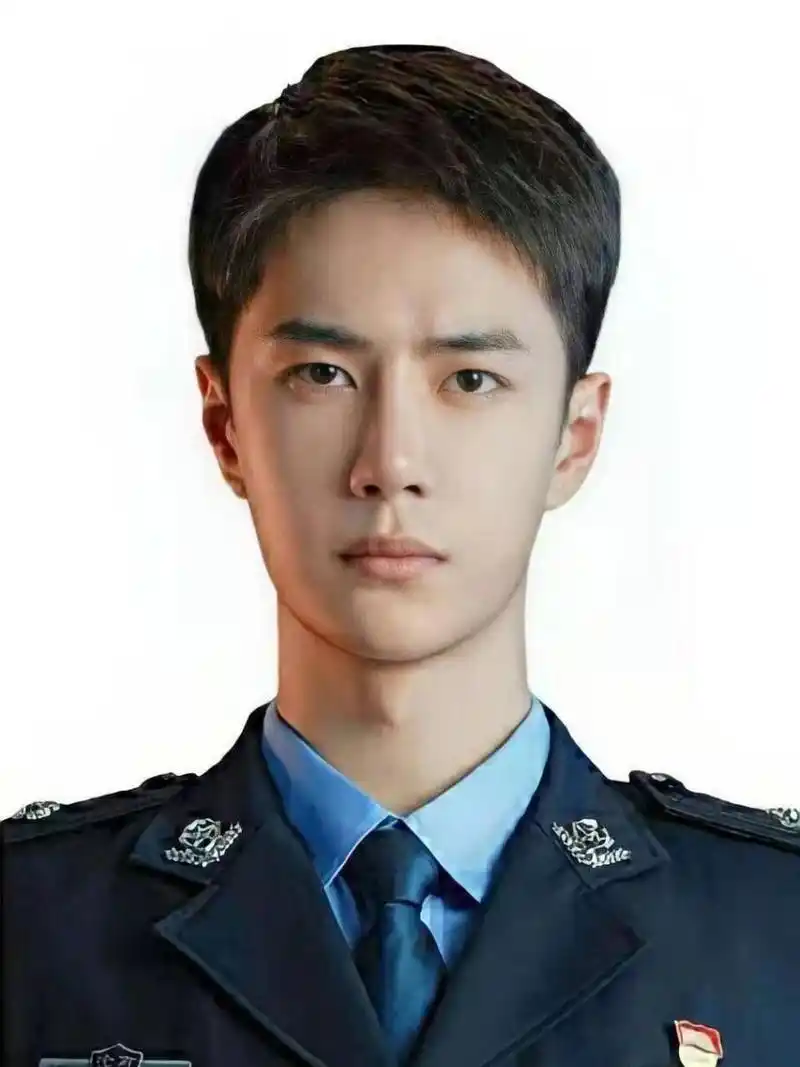 王一博高清证件照🈶,帅炸啦!