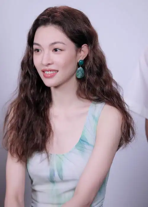 钟楚曦薄荷曼波裙