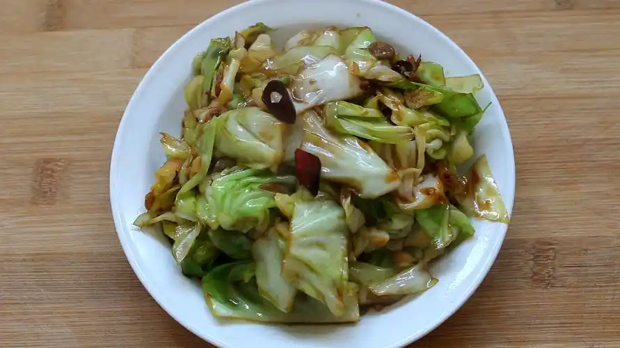 百吃不厌的家常圆白菜做法,简单易学的素炒圆白菜做法视频!