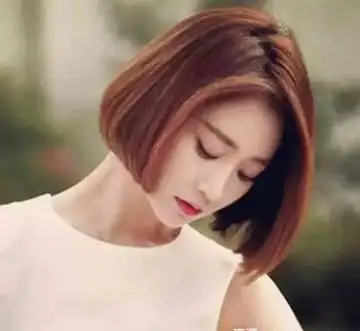 齐下巴短发拉直好看吗齐下巴短直发无刘海