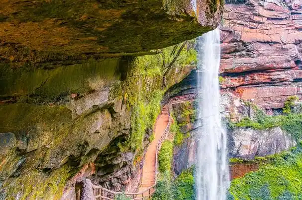 林,水,瀑,石于一身,融幽,险,奇,雄,怪,秀为一体的国家5a级风景名胜区