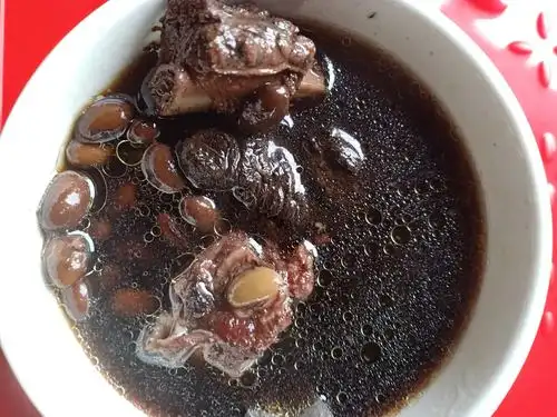 排骨熟地黑豆汤