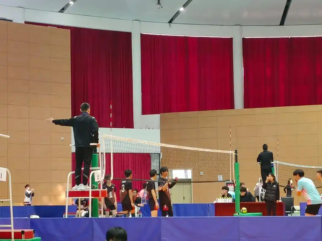 像更好的自己靠近.#排球 #裁判 - 抖音