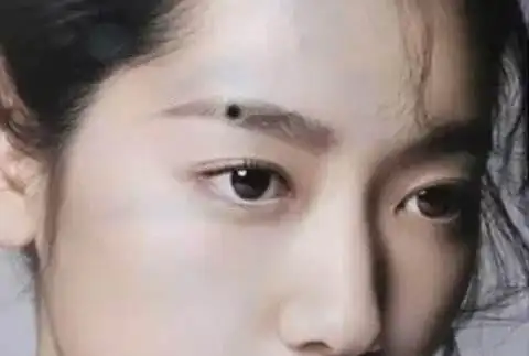 女人眉头有痣